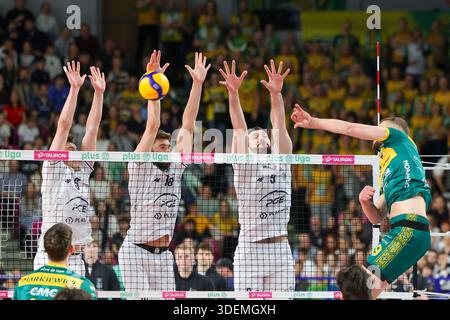 PlusLiga Ligue polonaise de volleyball match entre PGE Projekt Warszawa et Aluron CMC Warta Zawiercie. Photo : Yurii Semeniuk, Bartosz Bednorz Banque D'Images