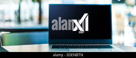 POZNAN, POL - nov 25, 2025 : ordinateur portable affichant le logo de X.ai Corp Banque D'Images