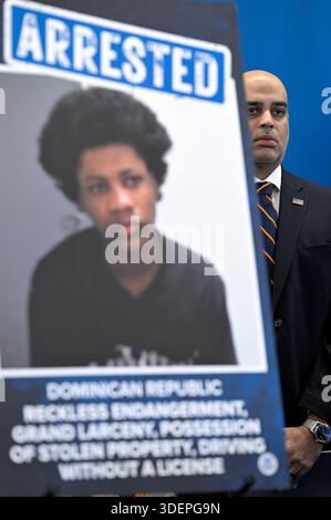New York, États-Unis. 08 janvier 2026. Ricky Patel, agent spécial chargé du bureau de New York des enquêtes sur la sécurité intérieure, assiste à une conférence de presse dirigée par la secrétaire américaine à la sécurité intérieure Kristi Noem au One World Trade Center, New York, NY, le 8 janvier 2026. (Photo par Anthony Behar/Sipa USA) crédit : Sipa USA/Alamy Live News Banque D'Images