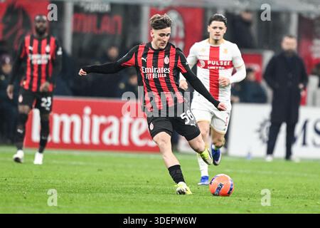 Alexis Saelemaekers de l'AC Milan en action lors du match de football italien Serie A entre l'AC Milan et Gênes CFC le 8 janvier 2026 au stade Giuseppe Meazza San Siro Siro à Milan, Italie Banque D'Images