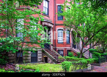 Massachusetts, États-Unis, 9 juin 2025, vue d'un bâtiment sur Marlborough Street dans le quartier de Back Bay, Boston Banque D'Images