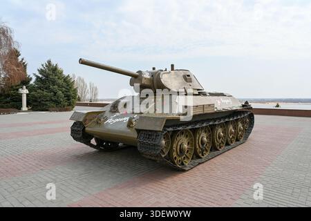 Char T-34 sur le pont d'observation près du musée de la bataille de Stalingrad, rive de la Volga. Banque D'Images