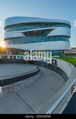 Musée Mercedes Benz, Stuttgart, Bade-Wurtemberg, Allemagne Banque D'Images