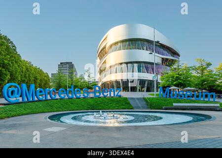 Musée Mercedes Benz, Stuttgart, Bade-Wurtemberg, Allemagne Banque D'Images