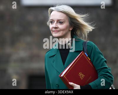 Londres, Royaume-Uni. 04 décembre 2018. Le député Elizabeth Truss, secrétaire en chef du Trésor, arrive à la réunion hebdomadaire du Cabinet, au 10, rue Downing. Banque D'Images