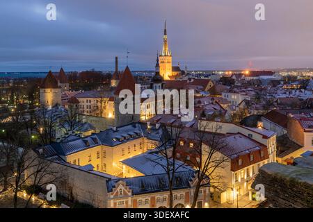 Vue panoramique de la vieille ville, Tallinn, Harju, Estonie Banque D'Images