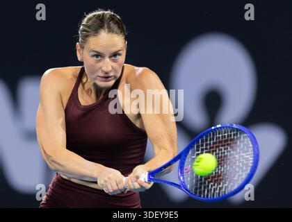Brisbane, Queensland, Australie. 9 janvier 2026. MARTA KOSTYUK, d'Ukraine, joue un revers lors de son quart de finale en simple féminin contre MIRRA ANDREEVA, de Russie, à l'International de Brisbane. (Crédit image : © Stephane Thomas/ZUMA Press Wire) USAGE ÉDITORIAL SEULEMENT ! Non destiné à UN USAGE commercial ! Banque D'Images