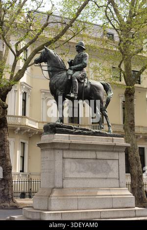 Monument équestre au maréchal Robert Napier, 1er baron Napier de Magdala, situé à l'extrémité nord de la porte de la Reine à Kensington, près de Kensi Banque D'Images