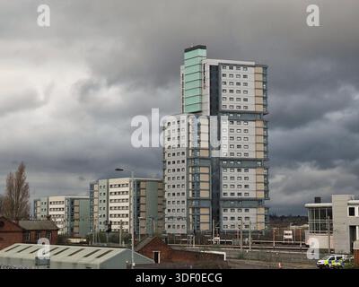 Hébergement étudiant à Heantun point et passerelle à la gare de Wolverhampton - mars 2024 Banque D'Images