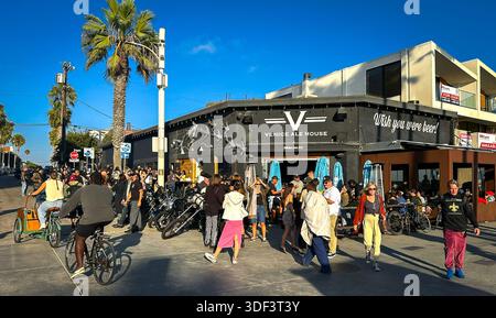 Californie, USA, 29 septembre 2024, vue d'une scène urbaine par Venice Ale House, un pub de Venice Beach Banque D'Images