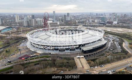Londres, Angleterre, le 11 janvier 2026. Londres, Royaume-Uni. 11 janvier 2026. Vue aérienne générale du stade devant le stade de Londres avant le match de troisième tour de West Ham United v Queens Park Rangers Emirates FA Cup au stade de Londres, Londres, Angleterre, le 11 janvier 2026 crédit : Ian Stephen/Every second Media crédit : Every second Media/Alamy Live News Banque D'Images