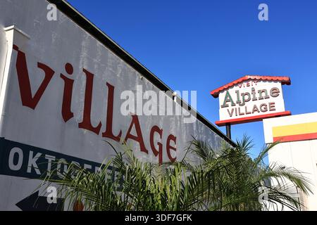Torrance, Californie : Alpine Village, joli village allemand avec des magasins et des restaurants depuis plus de 50 ans, fermé définitivement le 2023 mars Banque D'Images