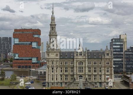 Vue sur l'architecture traditionnelle à Anvers en Belgique Banque D'Images