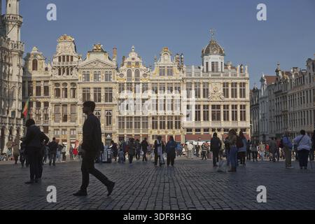 Bruxelles, Belgique - 23 septembre 2017 : touristes visitant la Grand place de Bruxelles en Belgique pendant l'été Banque D'Images