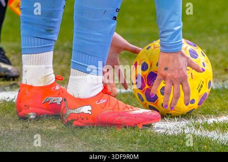 MANCHESTER, ANGLETERRE - 11 janvier : Alex Greenwood de Manchester City place le ballon pour le corner. Match de Super League féminine Barclays entre Manchester City Women et Everton FC Women au stade joie le 11 janvier 2025. (Photo de James Giblin) crédit : James Giblin/Alamy Live News Banque D'Images