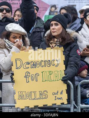Londres, Angleterre, Royaume-Uni. 11 janvier 2026. Des manifestants anti-régime organisent une manifestation devant l'ambassade d'Iran à Londres. (Crédit image : © Tayfun Salci/ZUMA Press Wire) USAGE ÉDITORIAL SEULEMENT ! Non destiné à UN USAGE commercial ! Banque D'Images