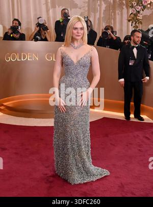 Beverly Hills, États-Unis. 11 janvier 2026. Elle Fanning assiste à la 83e cérémonie annuelle des Golden Globe Awards au Beverly Hilton Hotel à Beverly Hills, Californie, le dimanche 11 janvier 2026. Photo de Jim Ruymen/UPI crédit : UPI/Alamy Live News Banque D'Images