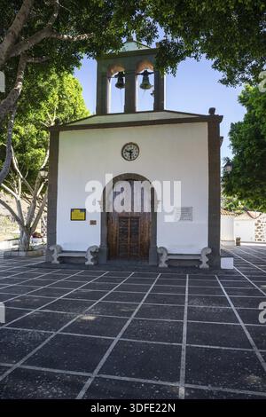 FATAGA, GRAN CANARIA, ESPAGNE - 31 JUILLET 2024 : un ancien village dans le centre de l'île. Vieille chapelle sur la Plaza de San Jose Banque D'Images