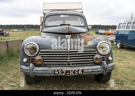 FINOWFURT, ALLEMAGNE - 11 MAI 2024 : la camionnette PEUGEOT 203. Ouverture de la saison du Festival Race 61 Banque D'Images