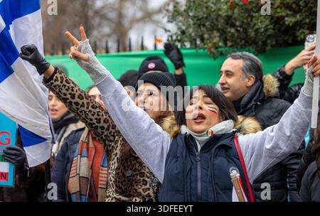 Londres, Royaume-Uni 11 janvier 2026 manifestation devant l'ambassade iranienne à Londres. Des centaines de personnes tuées en Iran protestent contre l'ayatollah Khamenei. Le président AMÉRICAIN Don Banque D'Images