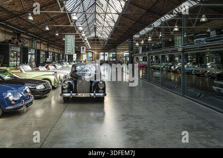 BERLIN - 11 MAI 2019 : voiture de luxe pleine grandeur Mercedes-Benz W189 modèle 300. 32e Berlin-Brandenburg Oldtimer Day Banque D'Images