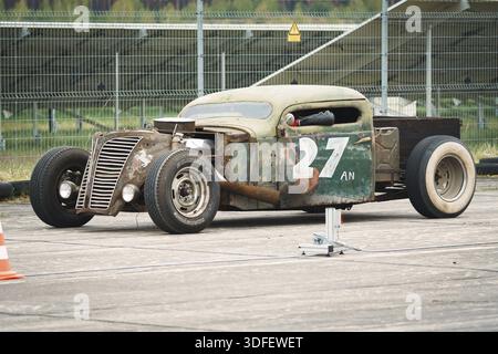 FINOWFURT, ALLEMAGNE - 06 MAI 2023 : le hot Rod sur la route. Festival de la course 2023. Ouverture de la saison Banque D'Images