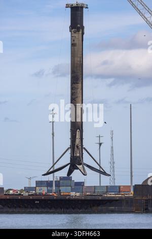 Port Canaveral, États-Unis. 12 janvier 2026. 12 janvier 2026 SpaceX décharge son Falcon 9 B1069-29 de l'ASOG Une petite chute de gravitas Port Canaveral Florida. (Photo de Scott Schilke/SipaUSA) crédit : Sipa USA/Alamy Live News Banque D'Images