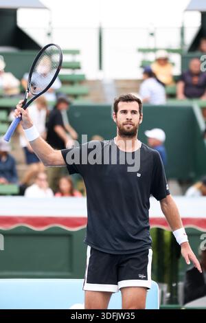 Melbourne, Australie. 13 janvier 2026. Karen Khachanov de Russie célèbre la victoire de Frances Tiafoe des États-Unis (pas en vue) le jour 1 du Kooyong Classic 2026. Karen Khachanov 6 - 4, 6 -4 Frances Tiafoe crédit : SOPA images Limited/Alamy Live News Banque D'Images