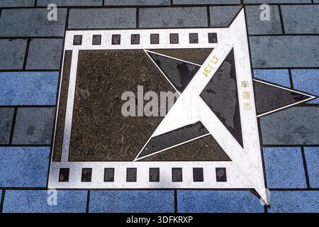 Hong Kong, Chine, mars 2013 célèbre palm imprimer de Jet Li sur l'Avenue of Stars, Hollywood Walk of Fame Banque D'Images