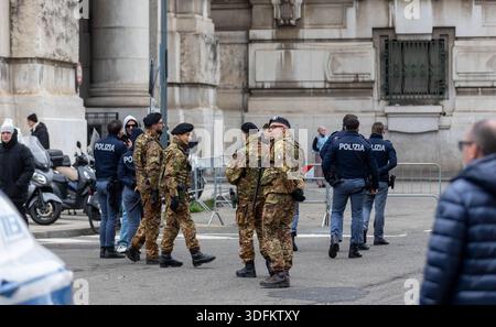 Milan, Italie. 13 janvier 2026. Taxisti in sciopero in Stazione centrale contro Uber - Milano, Italia - Martedì, 13 gennaio 2026 (foto Stefano Porta/LaPresse) grève des chauffeurs de taxi à la gare centrale contre Uber - Milan, Italie - mardi 13 janvier 2026 (photo Stefano Porta/LaPresse) crédit : LaPresse/Alamy Live News Banque D'Images