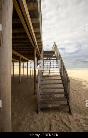 Escaliers d'une maison de plage sur l'île Texel Banque D'Images