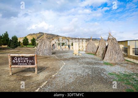 Gobustan, Azerbaïdjan - 11.2025 : Musée du Parc National de Gobustan en Azerbaïdjan. Musée de la réserve historique et culturelle de l'État de Gobustan. Banque D'Images