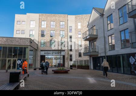 Développement de Union Yard dans le centre-ville d'Aldershot, Hampshire, Angleterre, Royaume-Uni. Vue sur la nouvelle place publique et les logements étudiants Banque D'Images