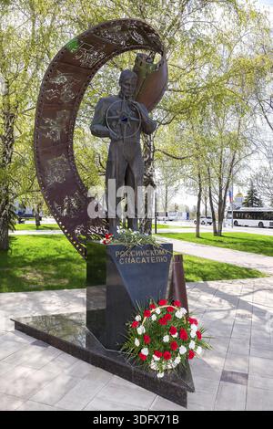 Samara, Russie - Mai 6, 2018 : Monument à la Fédération de sauveteur à l'sity street Banque D'Images