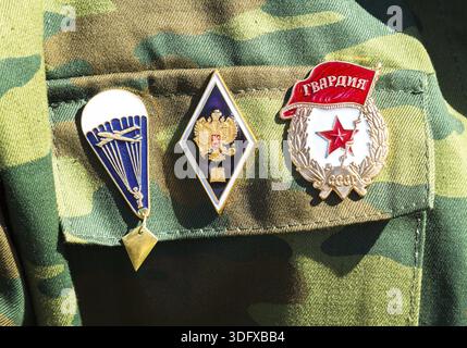 Samara, Russie - 30 Avril 2017 : Différents prix et insignes sur l'uniforme militaire russe Banque D'Images