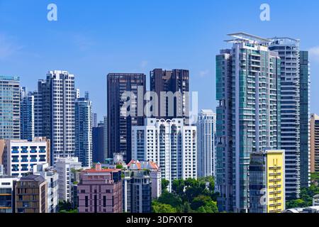 Skyline montrant des immeubles résidentiels de grande hauteur et des gratte-ciel avec des appartements et des appartements dans la ville de Singapour, Asie du Sud-est Banque D'Images