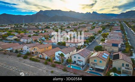 Logement de quartier résidentiel aérien de Las Vegas avec Spring Mountain View Banque D'Images