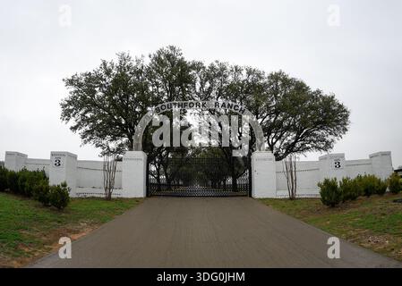 La porte 3 de Southfork Ranch à Parker, TX, le 9 mars 2023, sert d'attraction touristique en raison de la série télévisée ''Dallas''. Southfork Ranch est le lieu de tournage pour les tournages extérieurs. (Photo par Erica Denhoff/NurPhoto) Banque D'Images