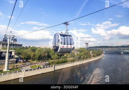 Moscou, Russie - le 8 juillet 2019 : téléphérique dans Moscou. Vue depuis le téléphérique. Le transport urbain public de Moscou Banque D'Images