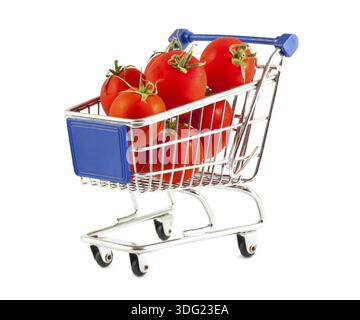 Tomates rouges mûres dans le panier isolé sur fond blanc Banque D'Images