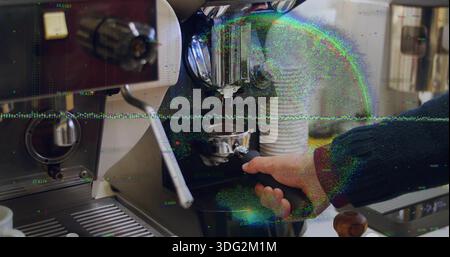 Porte-filtre à manches foncées verrouillable à la main dans la machine espresso du bar avec tamponneur et tasses Banque D'Images
