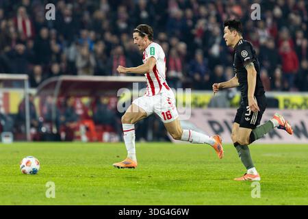 COLOGNE, ALLEMAGNE - 14 JANVIER : Jakub Kaminski (1. FC Koeln, 16 ans), Minjae Kim (FC Bayern Muenchen, 3 ans) lors du match de Bundesliga entre 1. FC Koeln vs FC Bayern Muenchen le jour 17 au RheinEnergie-Stadion le 14 janvier 2026 à Cologne, Allemagne. #Le règlement du LDF interdit toute utilisation de photographies comme séquences d’images et/ou quasi-vidéo Banque D'Images