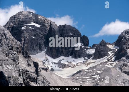 Sommets enneigés dans les Dolomites Banque D'Images