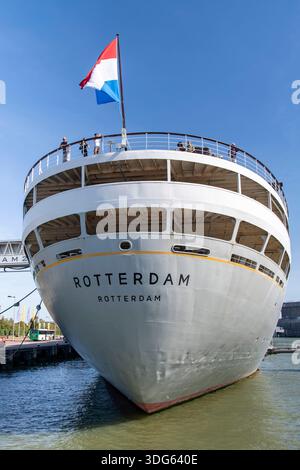 Rotterdam, pays-Bas-6 septembre 2025 : Stern ou arrière de l'ancien paquebot SS Rotterdam (la Grande Dame) amarré dans le Maashaven et maintenant attrac Banque D'Images