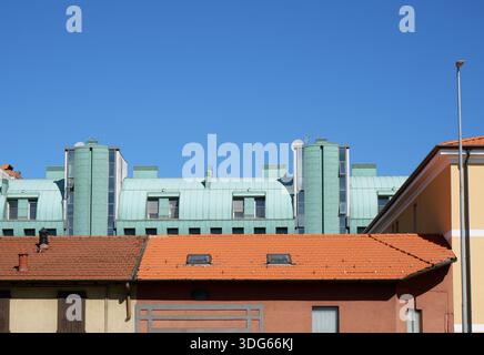 Bâtiments résidentiels anciens et modernes, Italie Banque D'Images