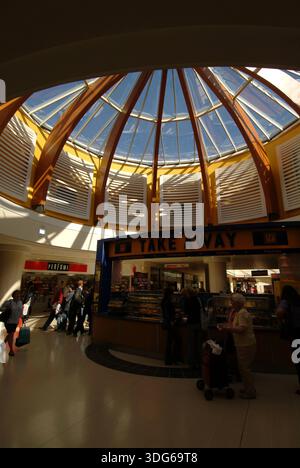 Centre de l'aigle, ville de la cathédrale de Derby et zone d'autorité unitaire sur la rivière Derwent. - Derbyshire, Royaume-Uni : mai 2022 Banque D'Images