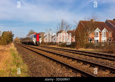 Train de voyageurs diesel de classe 197 construit par CAF, basé sur sa plate-forme Civity exploitée par transport for Wales sur la Welsh Marches Line. Banque D'Images