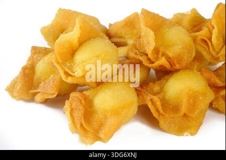 oeufs de caille enveloppés dans des emballages wonton frits Banque D'Images