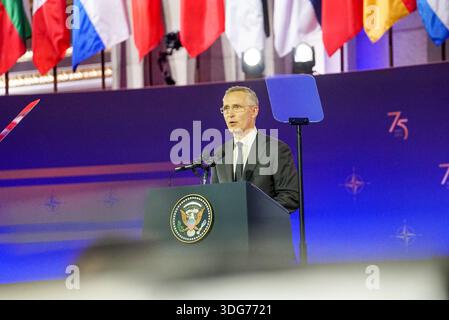 Jens Stoltenberg prononçant un discours liminaire lors de la manifestation anniversaire de l'OTAN Banque D'Images
