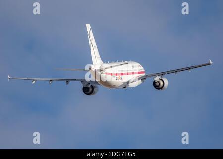 Avión gubernamental de la fuerza aérea Española, Ejército del aire. Transporte oficial Airbus A310 despegando. Banque D'Images